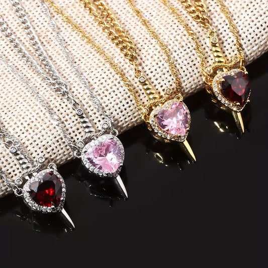COLLAR DE PAREJA CORAZON CON ESPADA